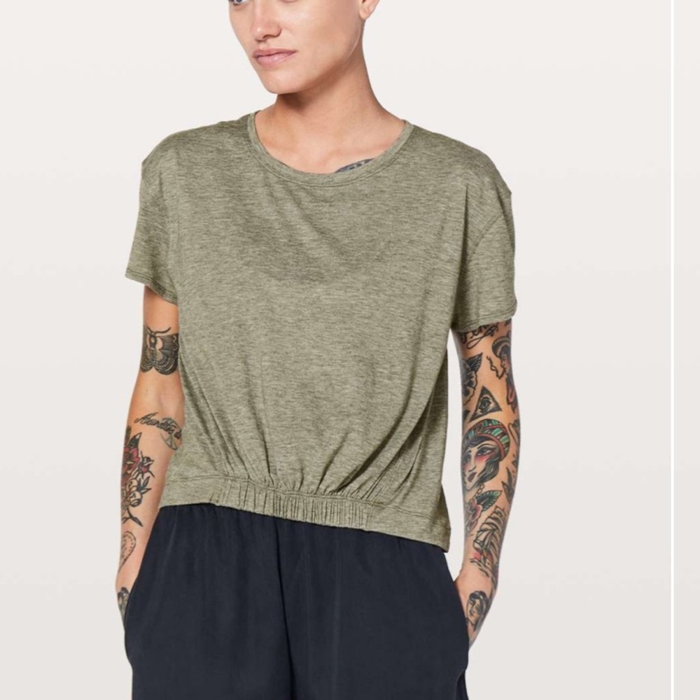 Lululemon short notice tee